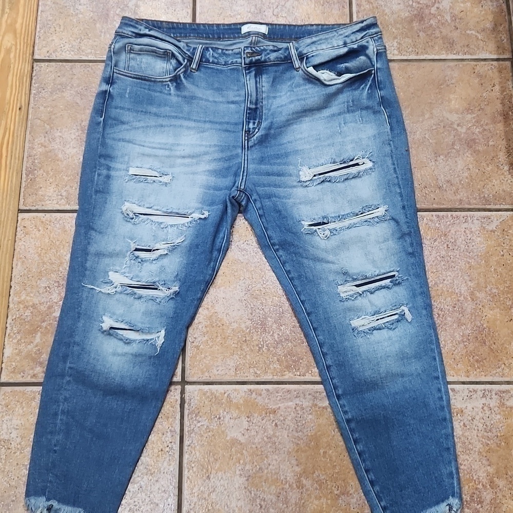 KANCAN kurvy mid rise ankle size 36 good condition